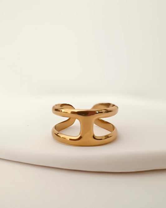 Anillo doble con banda vertical minimalista en acero baño oro 18K Code