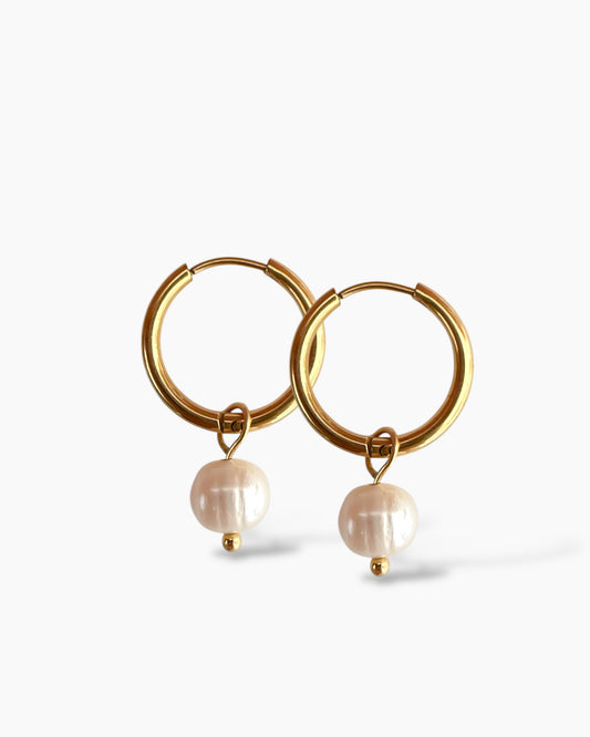 Pendientes de aro con perla natural pequeños en acero baño oro 18K