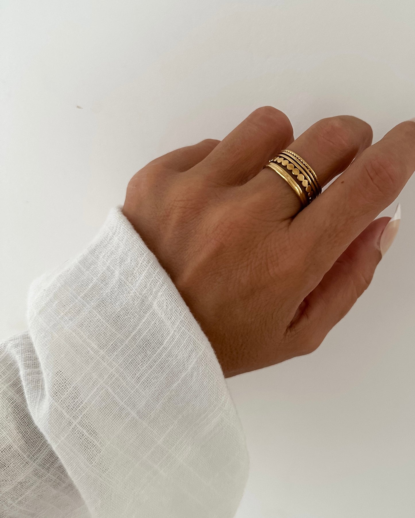 Anillo bandas diseño puntos ajustable en acero baño oro 18K Ender