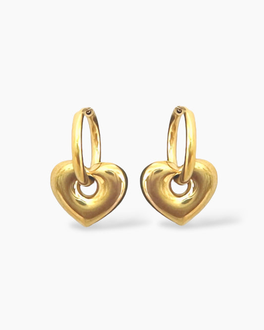 Aros medianos con charm corazón en acero baño oro 18K Dora Corazón