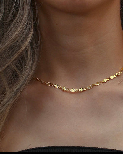 Gargantilla choker plaquitas textura acabado oro 18K Enia