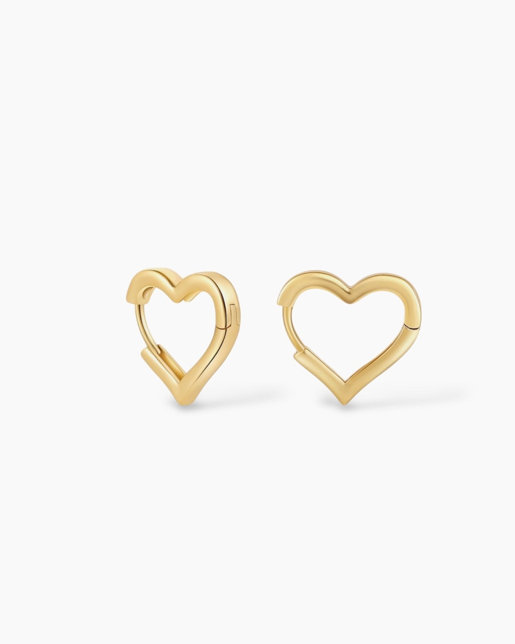 Pendientes de aro pequeños con forma de corazón en acero baño oro 18K