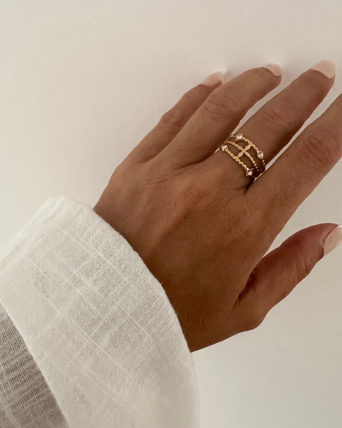 Anillo finto tres bandas con circonitas en acero oro 18K Lis Circonita