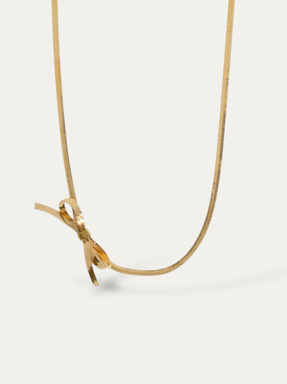 Gargantilla estilo cadena plana con lazada en acero baño oro 18K