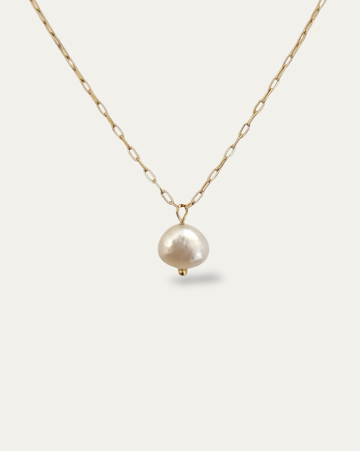Collar con colgante perla irregular de agua dulce en acero acabado oro 18K Caribean