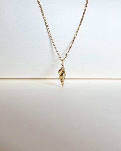 Collar mini colgante caracol de mar baño oro 18K LA PRECIOSA