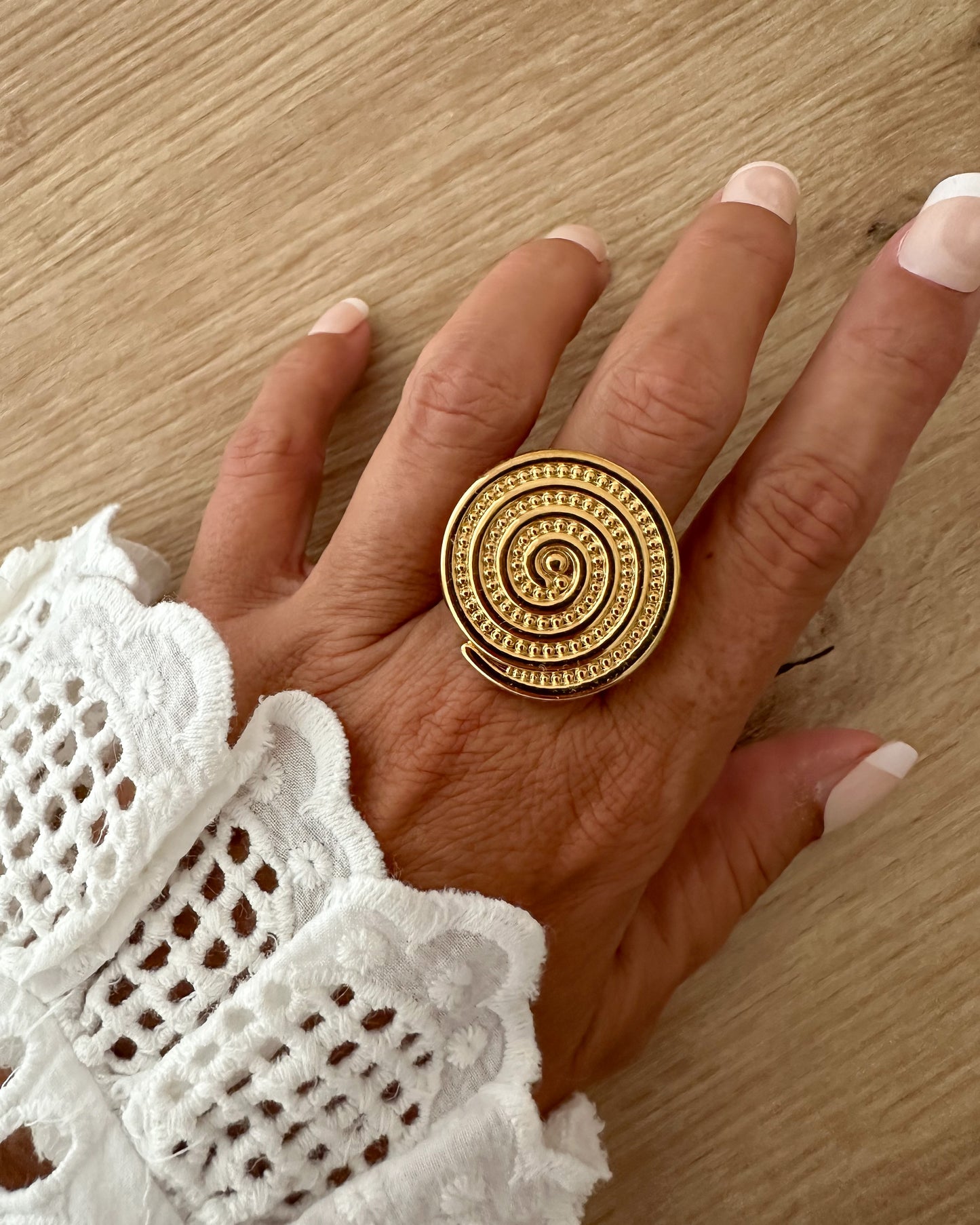 Anillo maxi diseño espiral textura en acero inoxidable baño oro 18K Spiral