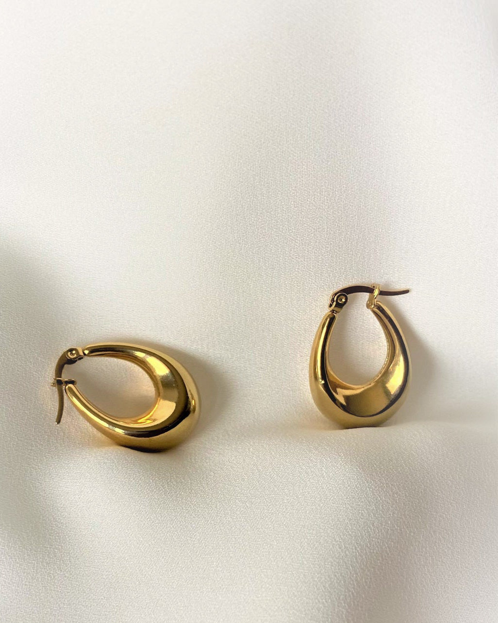 Pendientes aros ovalados en acero baño de oro 18K Ovo