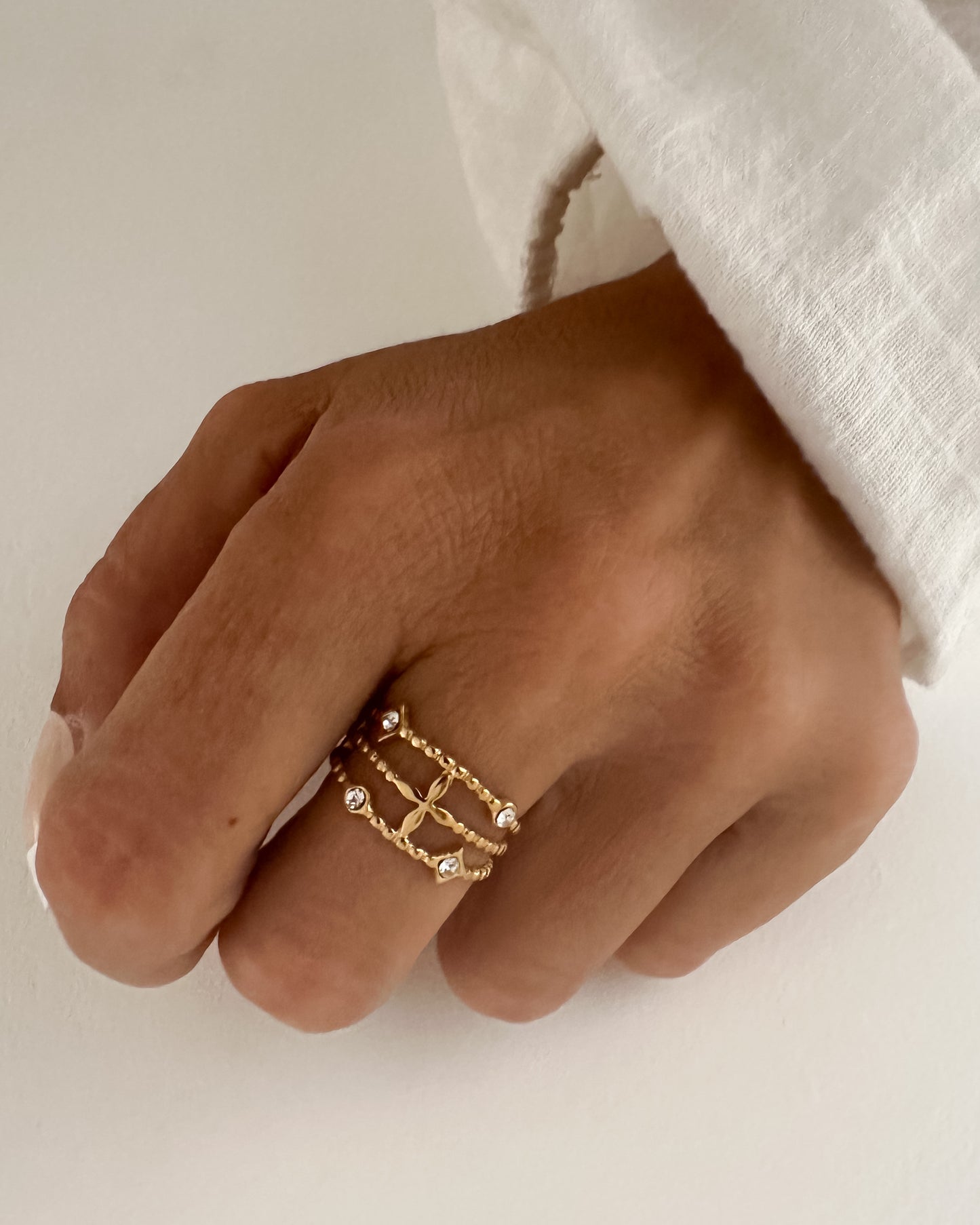 Anillo finto tres bandas con circonitas en acero oro 18K Lis Circonita