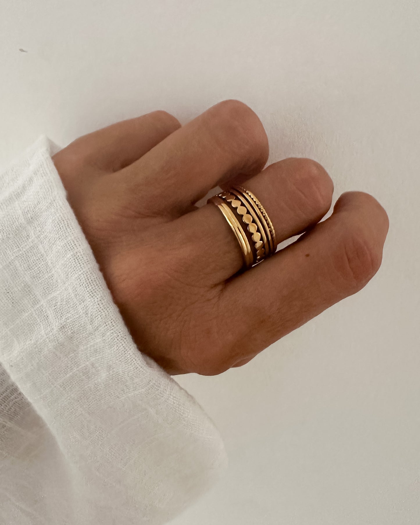 Anillo bandas diseño puntos ajustable en acero baño oro 18K Ender