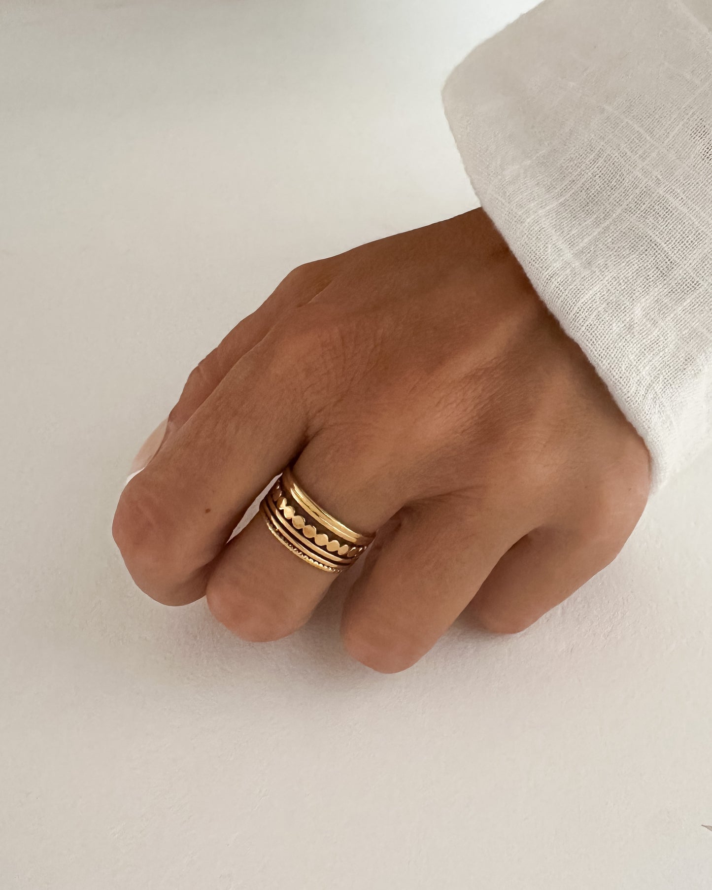 Anillo bandas diseño puntos ajustable en acero baño oro 18K Ender