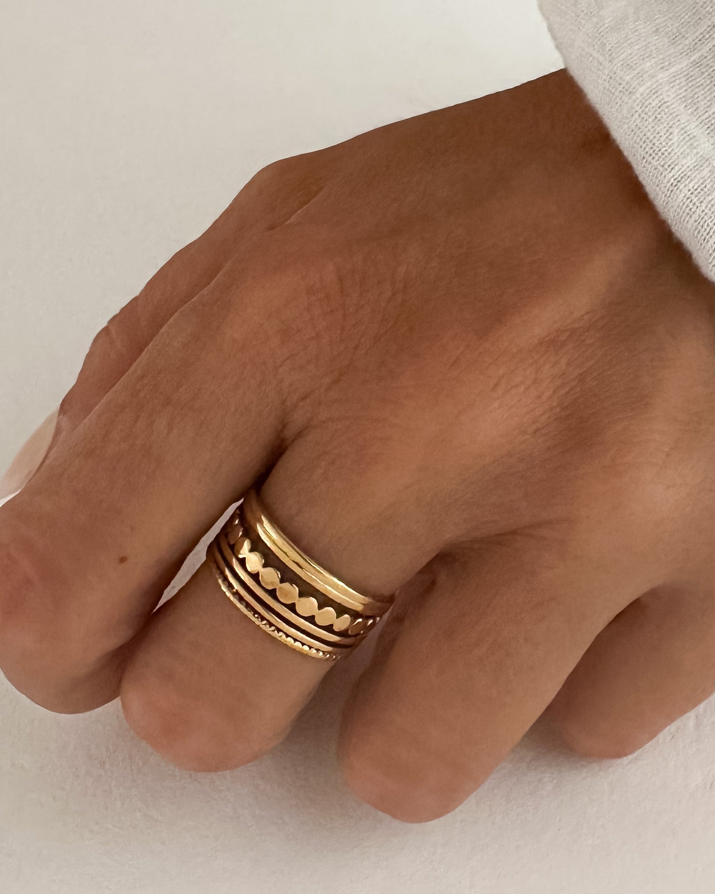 Anillo bandas diseño puntos ajustable en acero baño oro 18K Ender