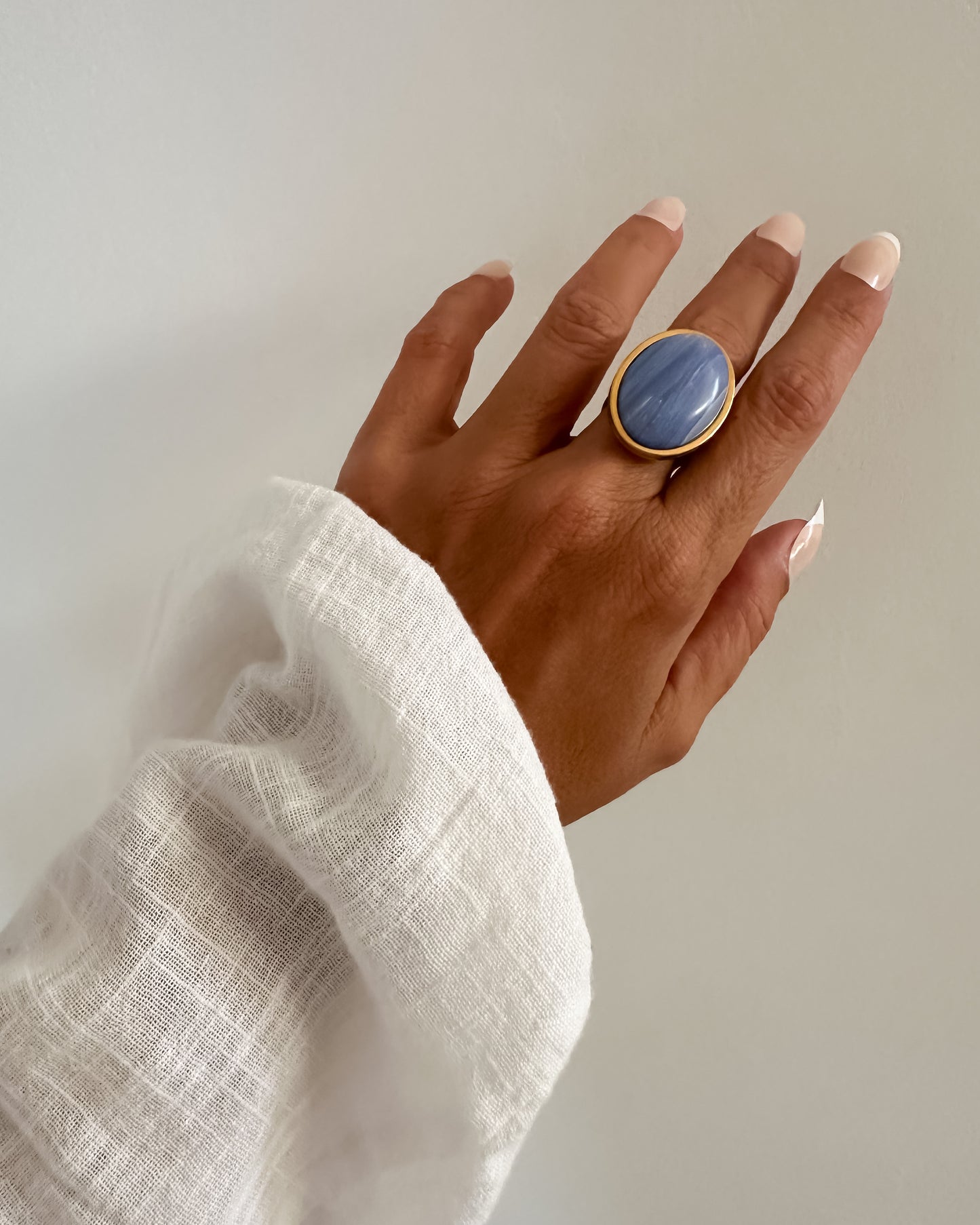 Anillo piedra maxi azul en acero inoxidable baño oro 18K Big Blue