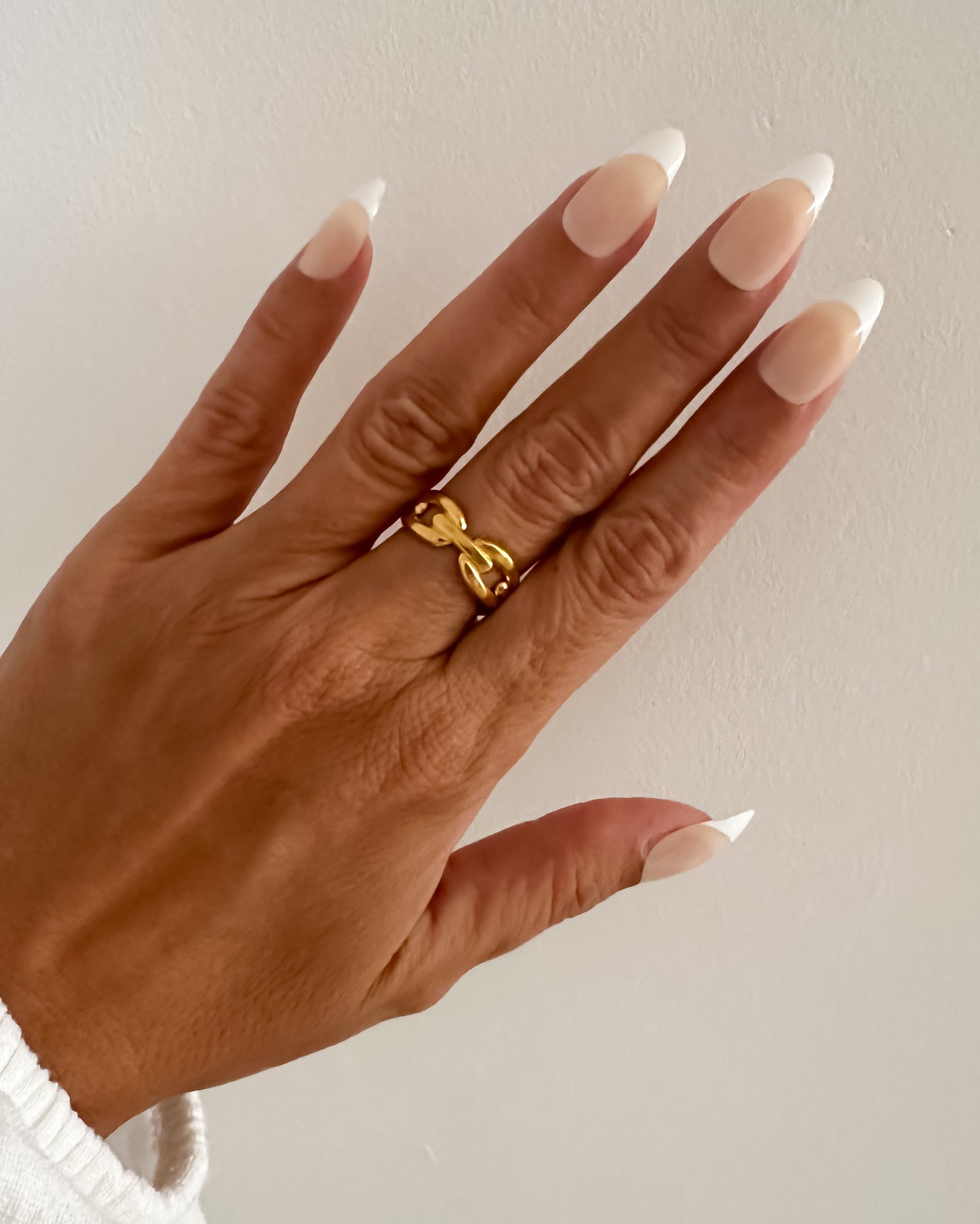 Anillo abierto ajustable diseño eslabones en acero baño oro 18K Estribo