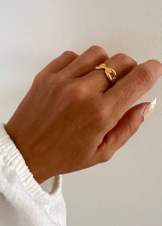 Anillo abierto ajustable diseño eslabones en acero baño oro 18K Estribo