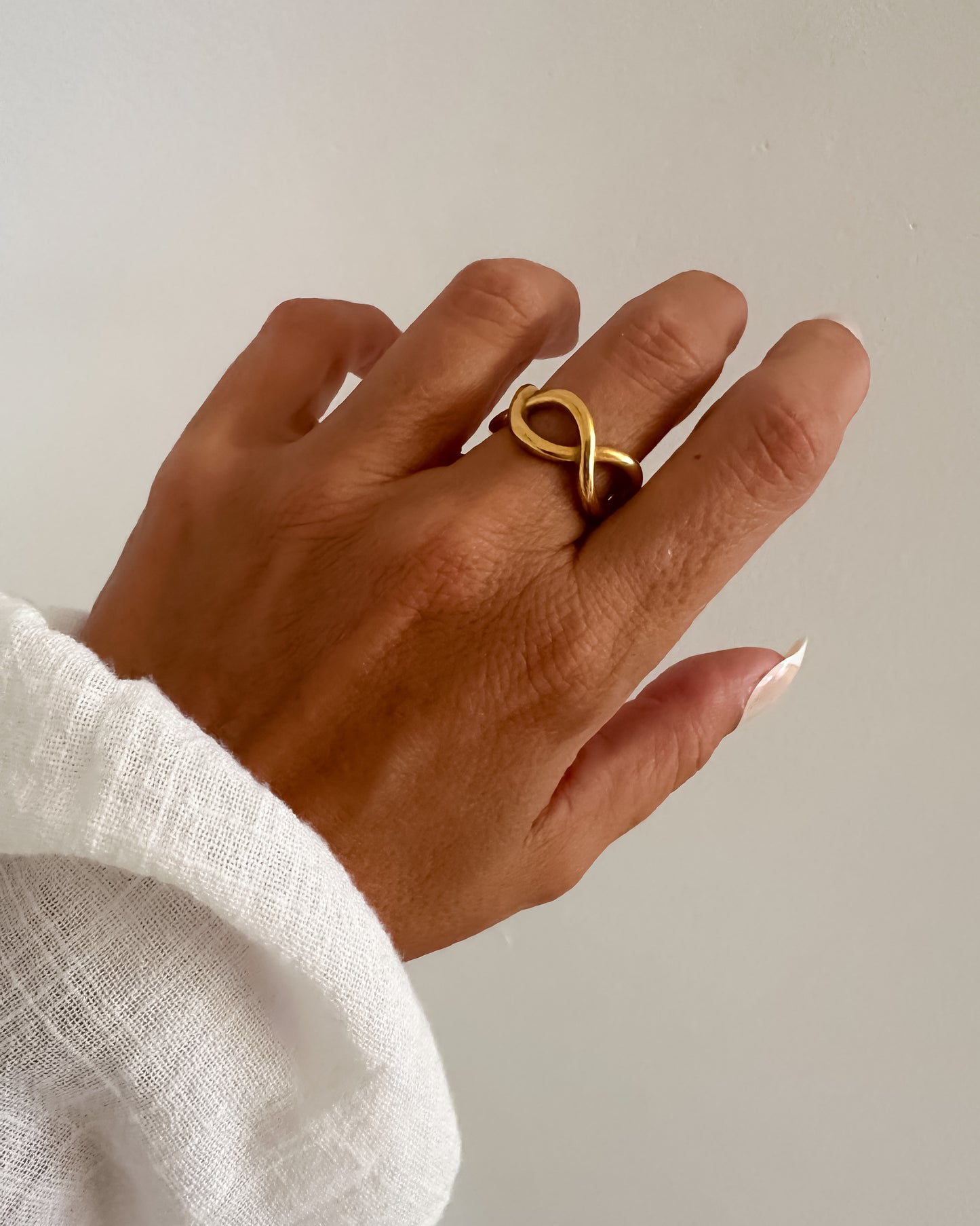 Anillo maxi bandas cruzadas en acero baño oro 18K Chunky