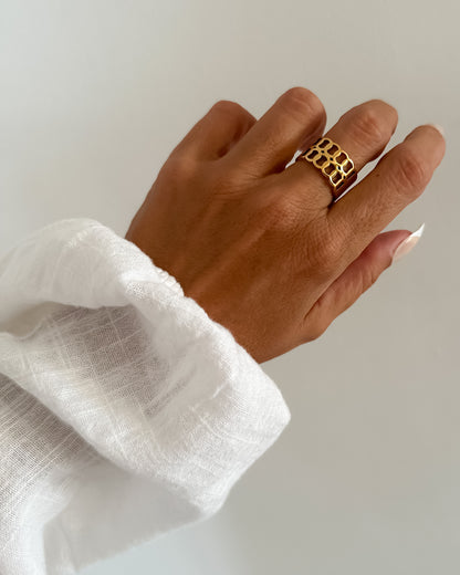 Anillo ancho abierto diseño círculos en acero inoxidable baño oro 18K Olimpia