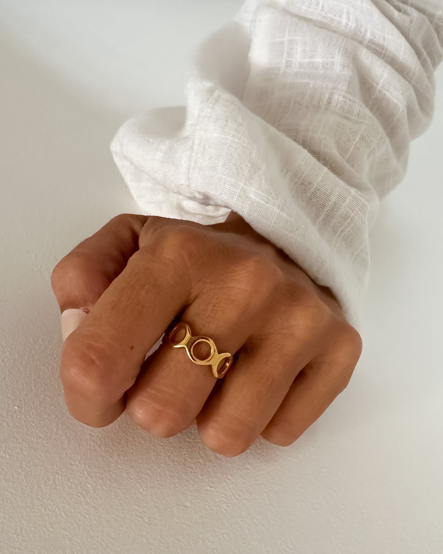 Anillo abierto diseño círculos en acero inoxidable baño oro 18K Mask