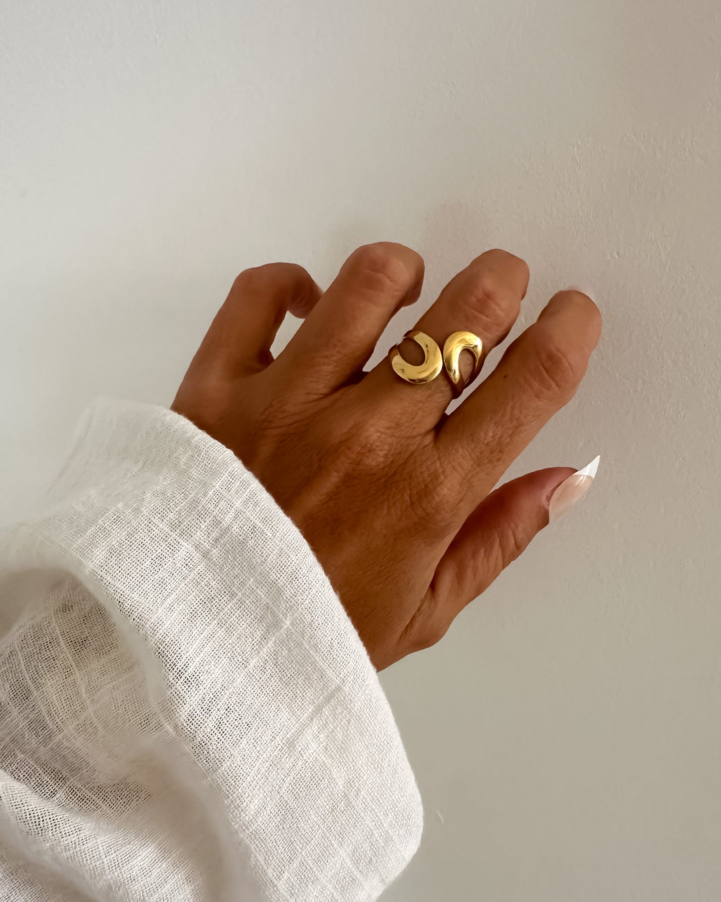 Anillo abierto envolvente curvas en acero inoxidable baño oro 18K  Huge