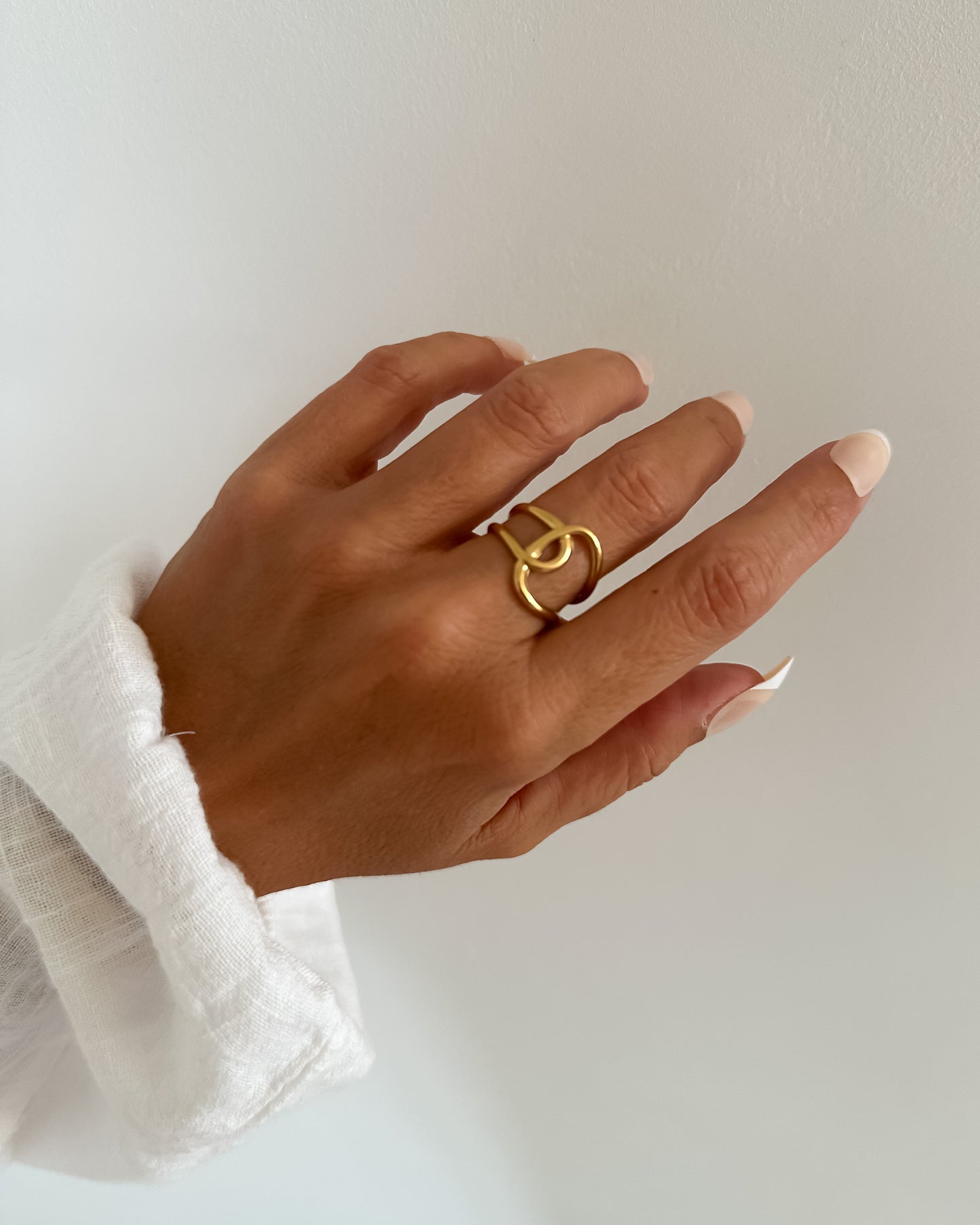 Anillo entrelazado ajustable en acero baño oro 18K Whimsy