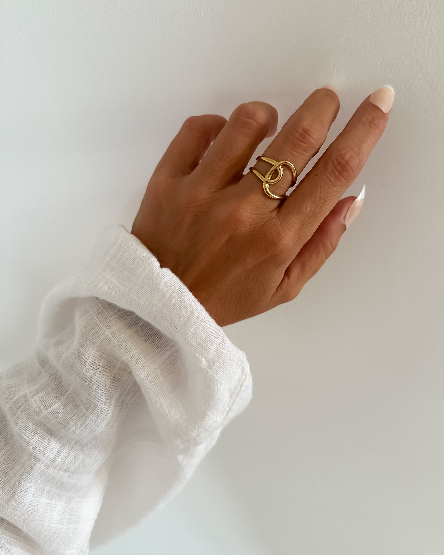 Anillo entrelazado ajustable en acero baño oro 18K Whimsy