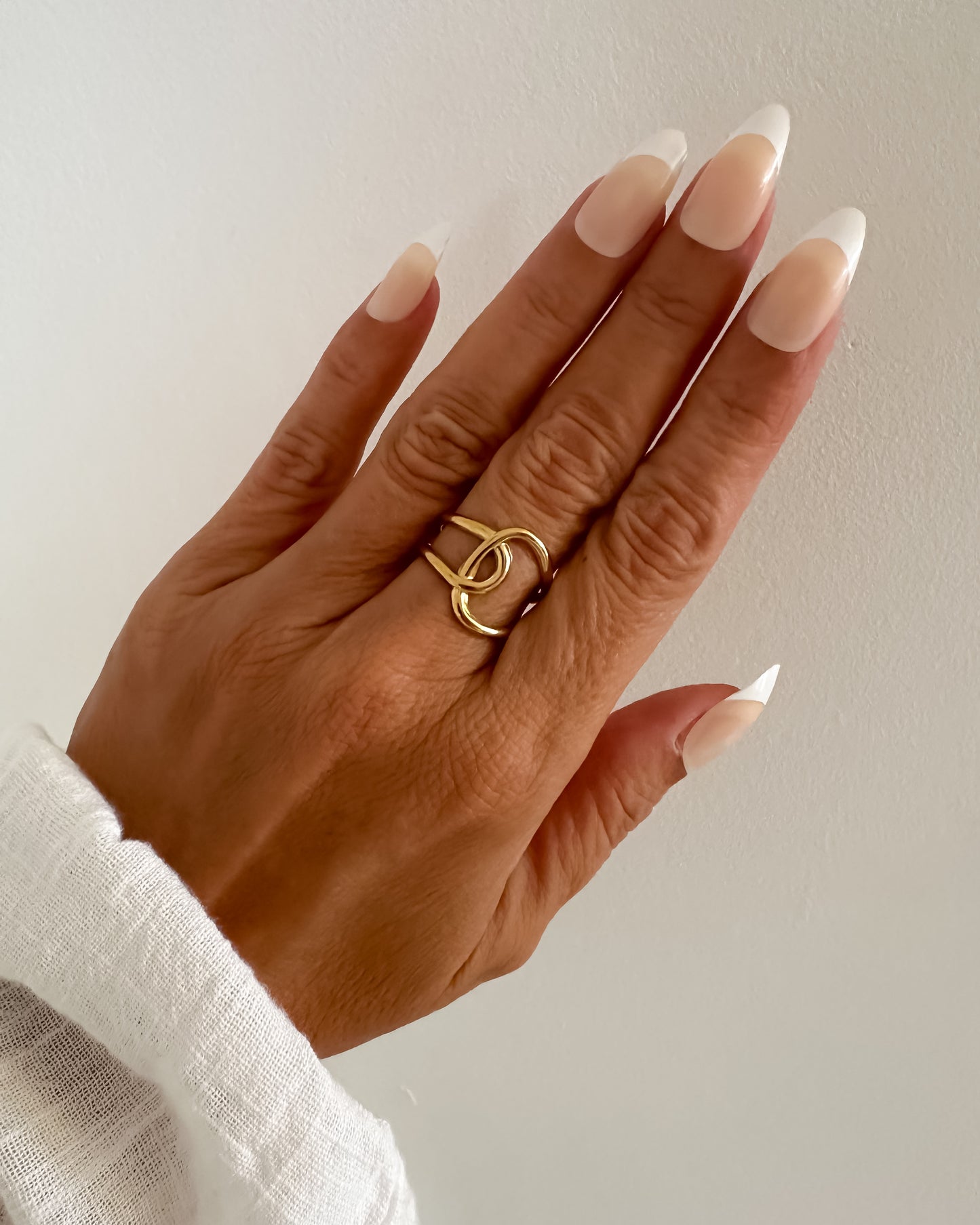 Anillo entrelazado ajustable en acero baño oro 18K Whimsy