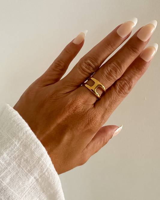 Anillo doble con banda vertical minimalista en acero baño oro 18K Code