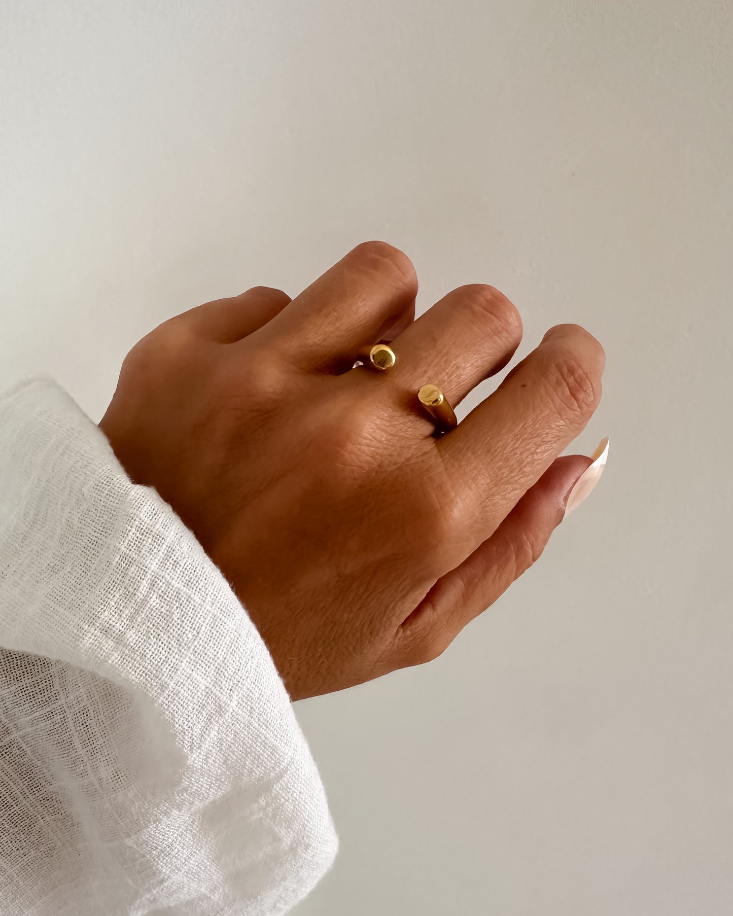 Anillo abierto diseño herradura en acero baño oro 18K Herradura