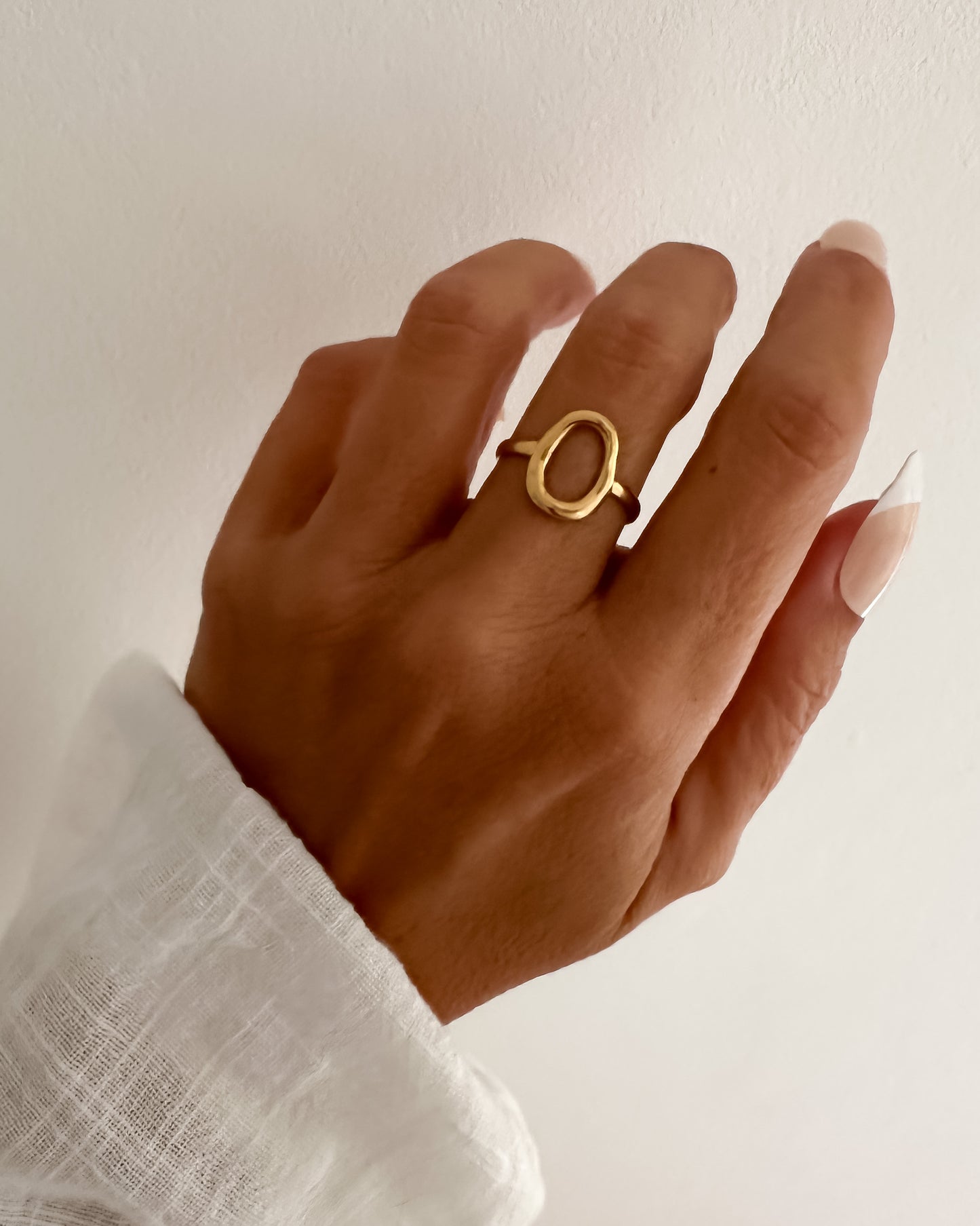 Anillo ajustable detalle círculo en acero baño oro 18K O Gold