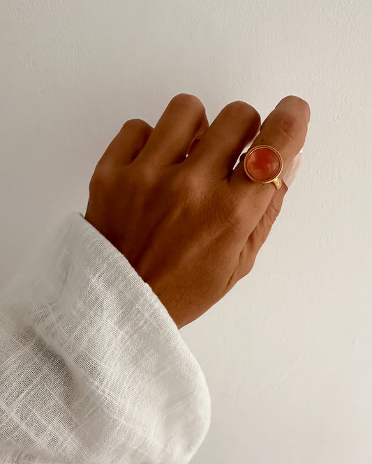 Anillo piedra redonda semitransparente en acero baño oro 18K Basile Rossé