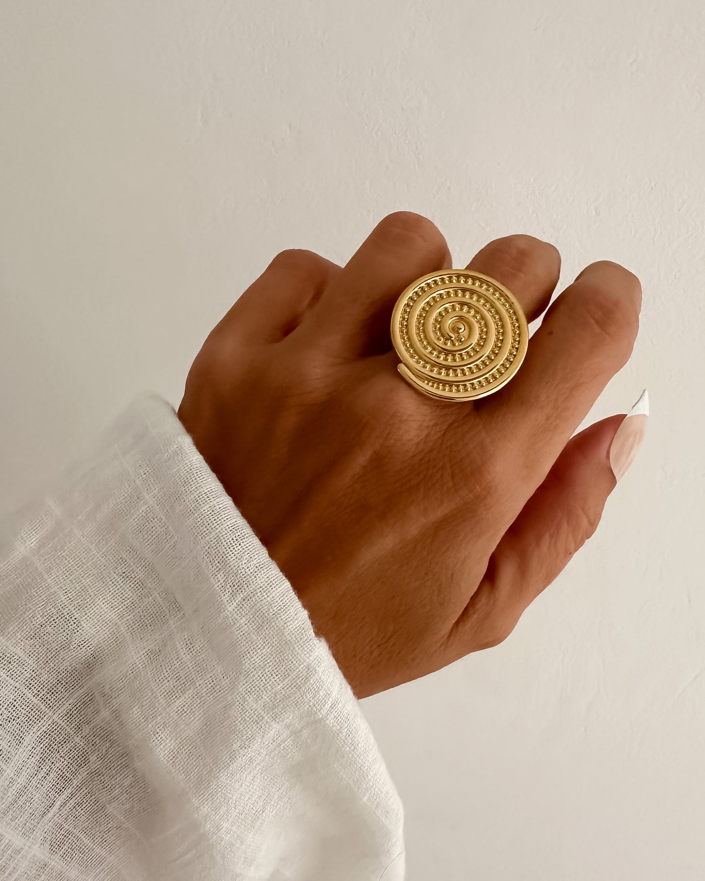 Anillo maxi diseño espiral textura en acero inoxidable baño oro 18K Spiral