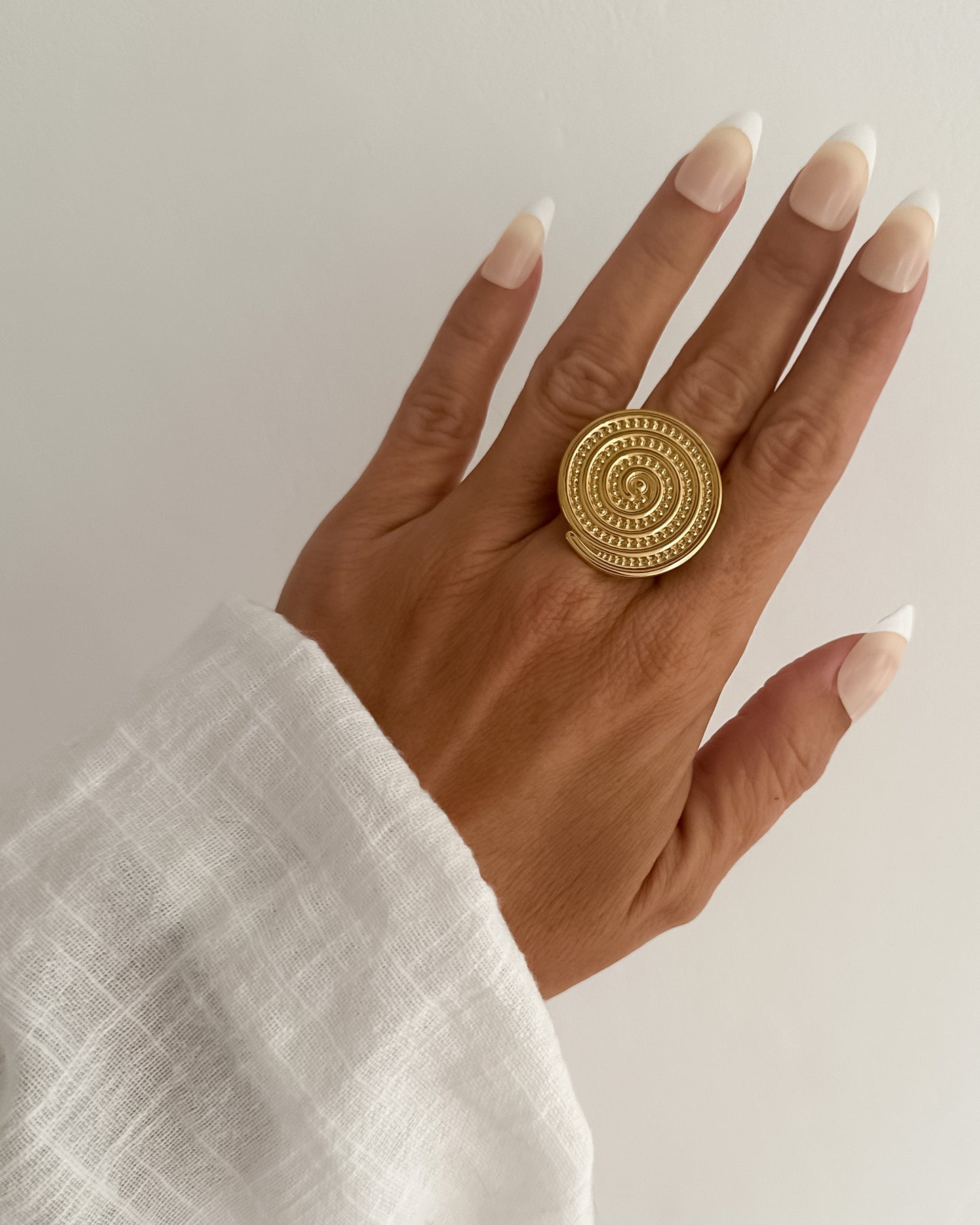 Anillo maxi diseño espiral textura en acero inoxidable baño oro 18K Spiral