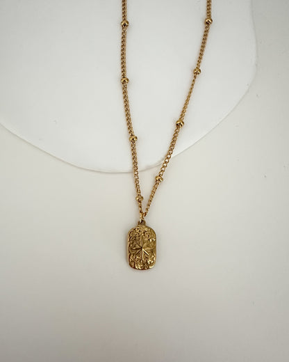 Collar con cadena de bolitas y colgante textura estrella en acero acabado oro Estrella De Oriente