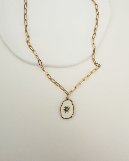 Collar cadena eslabones pequeños con colgante lacado blanco diseño de sol en acero acabado oro 18 Delight