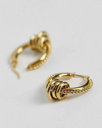 Aros dorados estilo boho en acero baño oro 18K Hindi