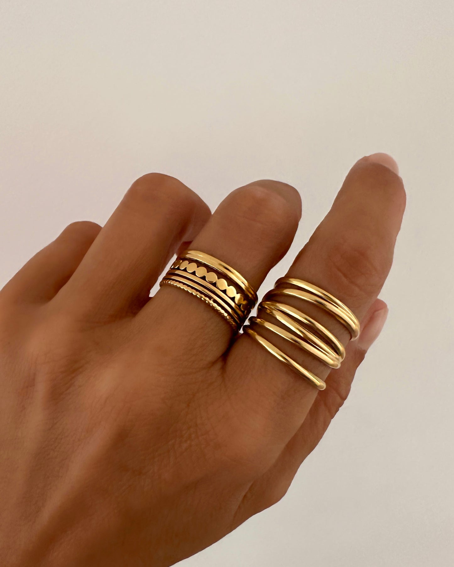 Anillo bandas diseño puntos ajustable en acero baño oro 18K Ender