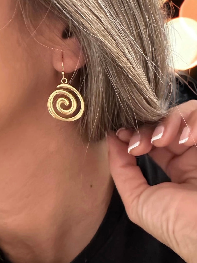 Pendientes diseño espiral en acero inoxidable baño oro 18K Kundalee