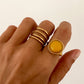 Anillo piedra redonda amarillo oscuro en acero baño oro 18K Basile Mango