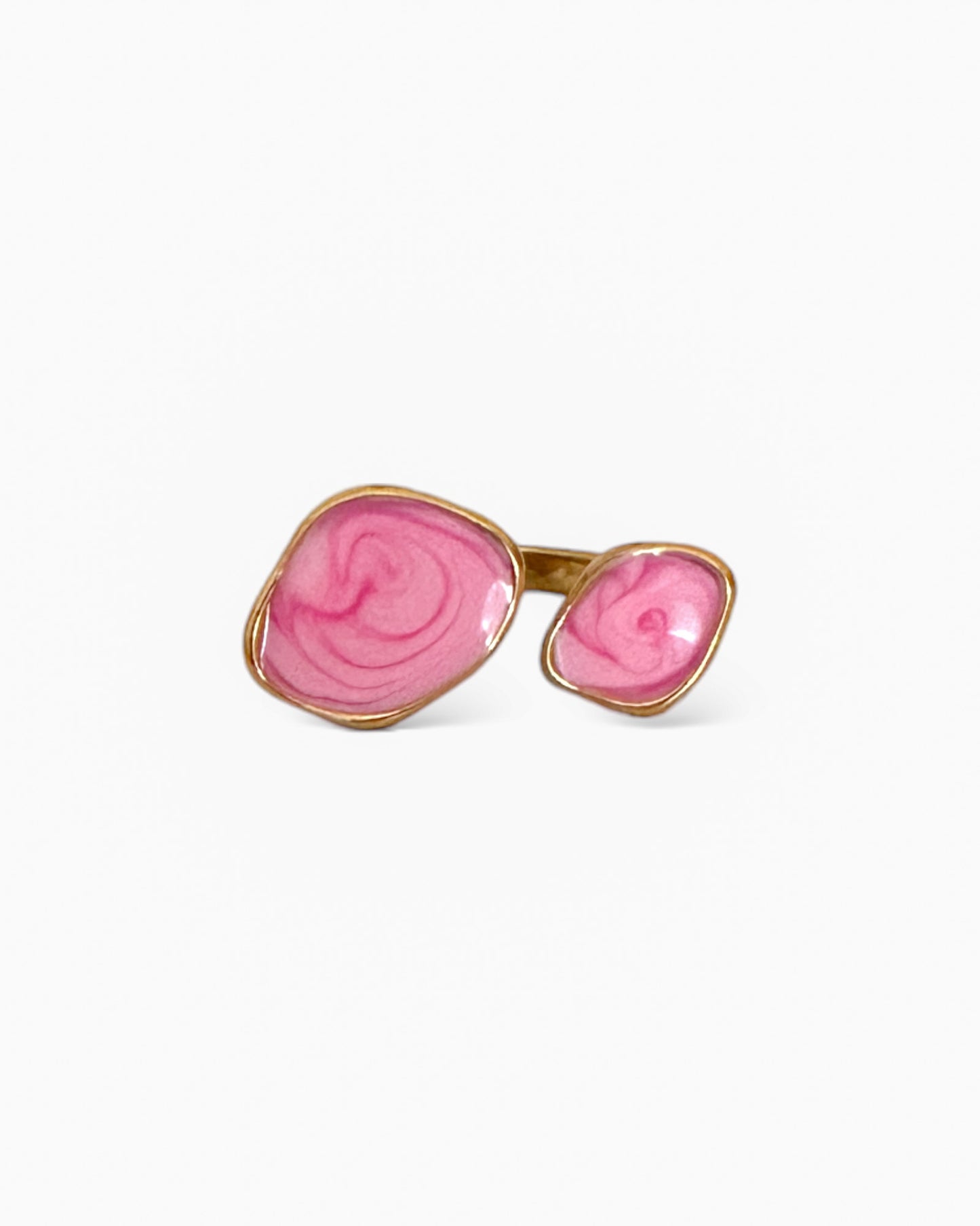 Anillo abertura delantera detalle resina rosa en acero baño oro 18K Pink Cream