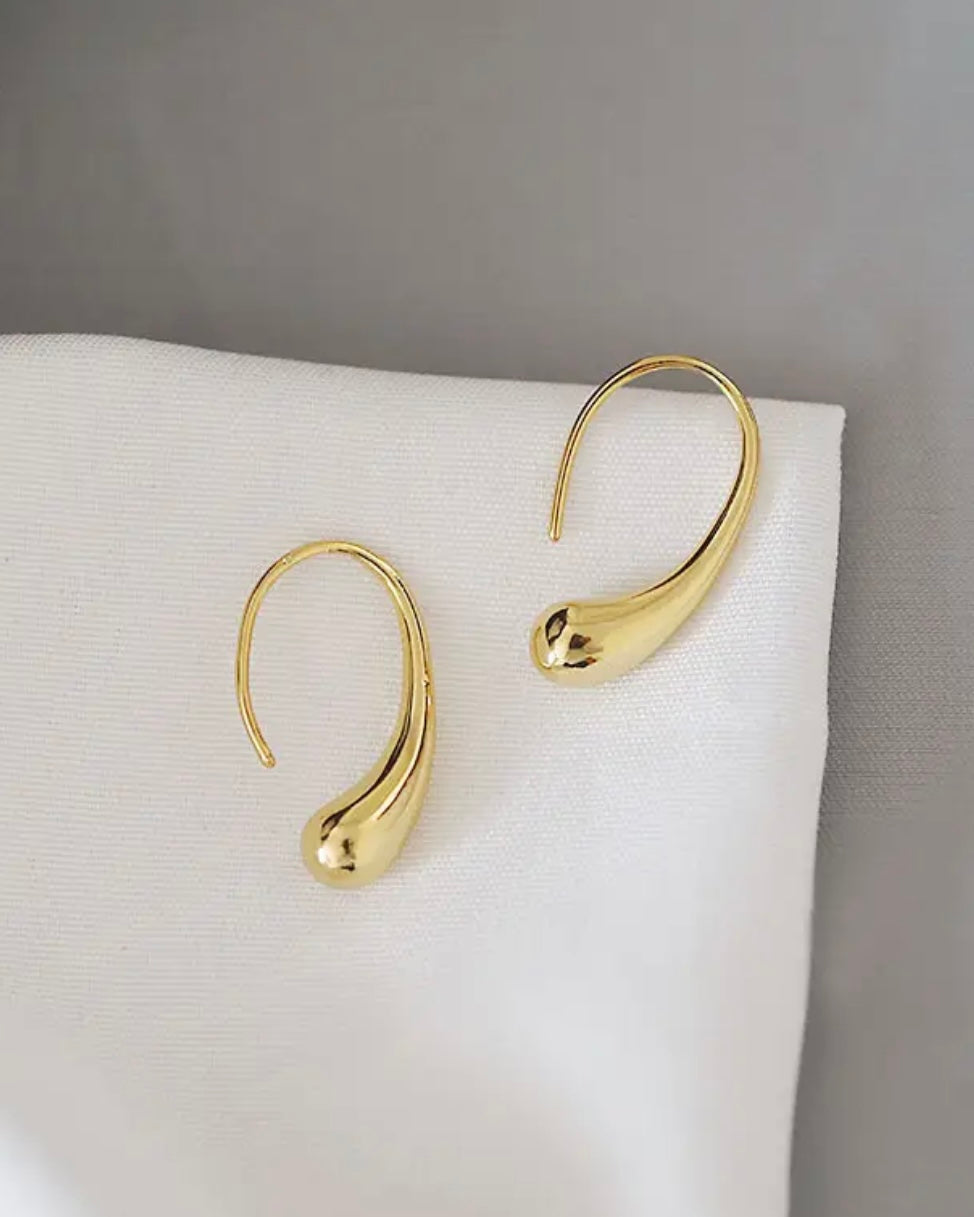 Pendientes diseño gota en acero con baño de oro 18k Rain