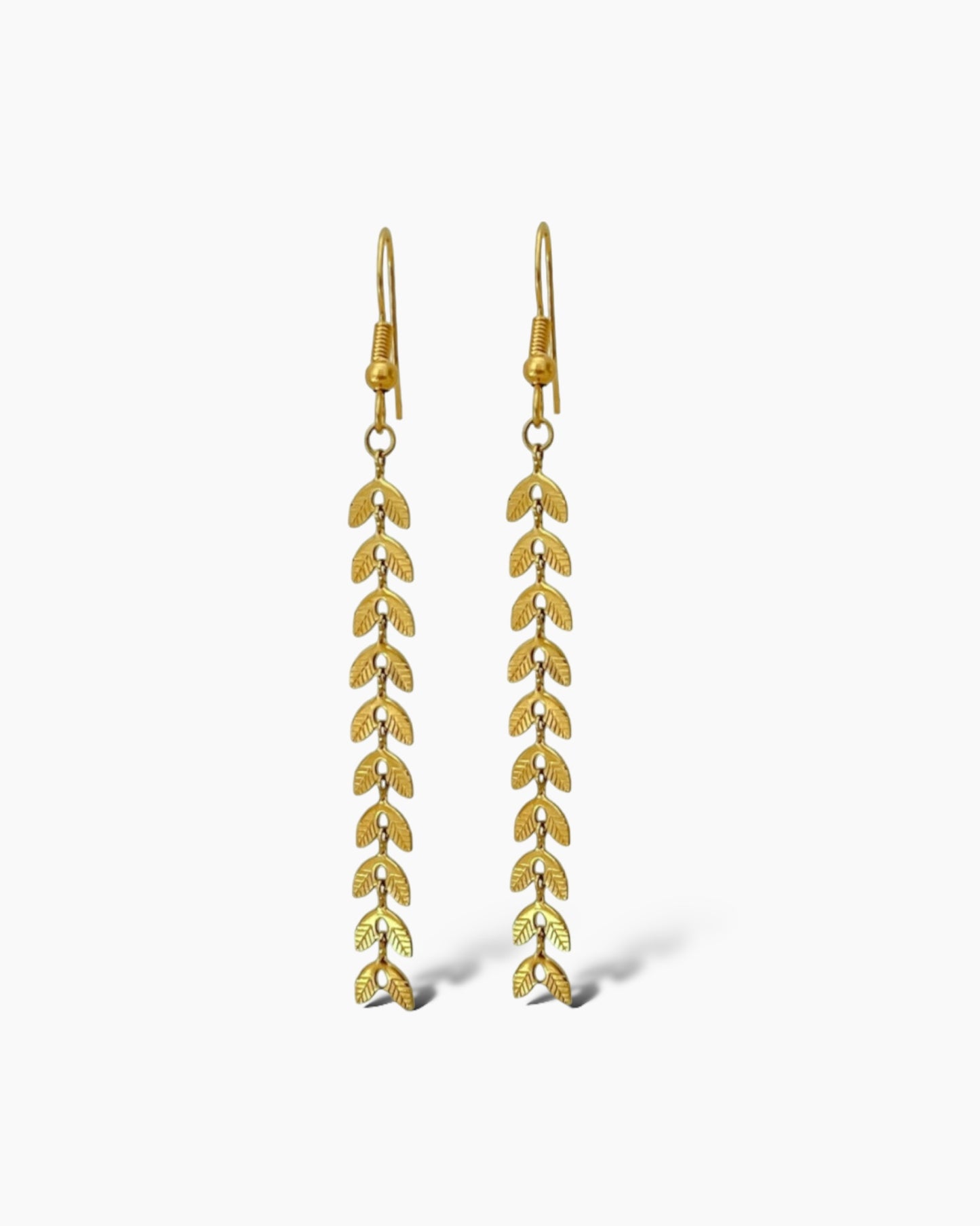 Pendientes largos finos diseño hojas en acero baño oro 18K Cesar