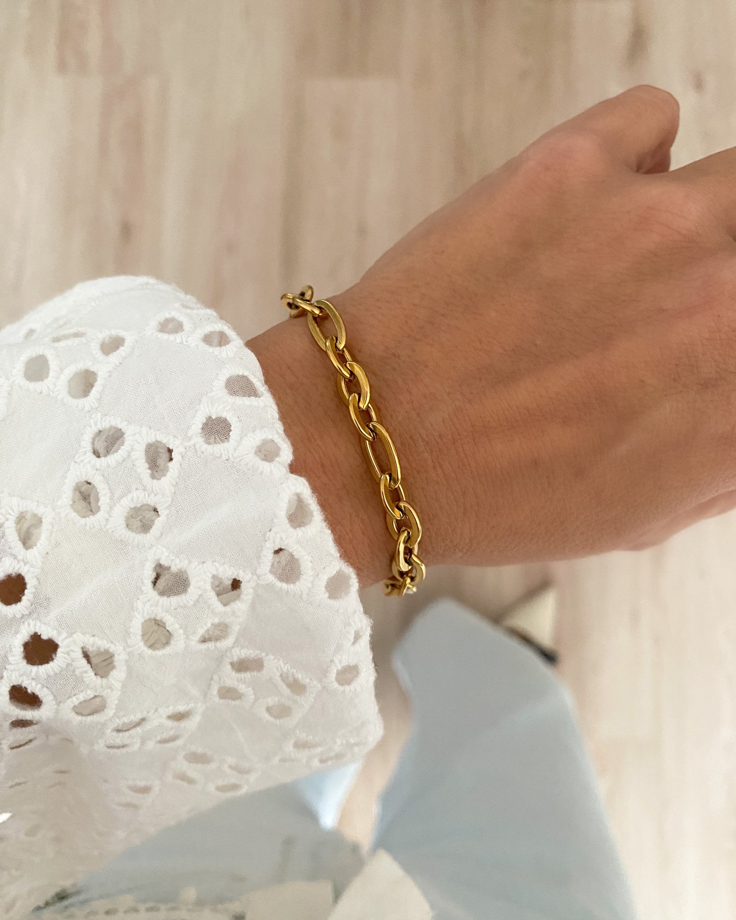 Pulsera cadena eslabones irregulares en acero inoxidable baño de oro 18K  Nest